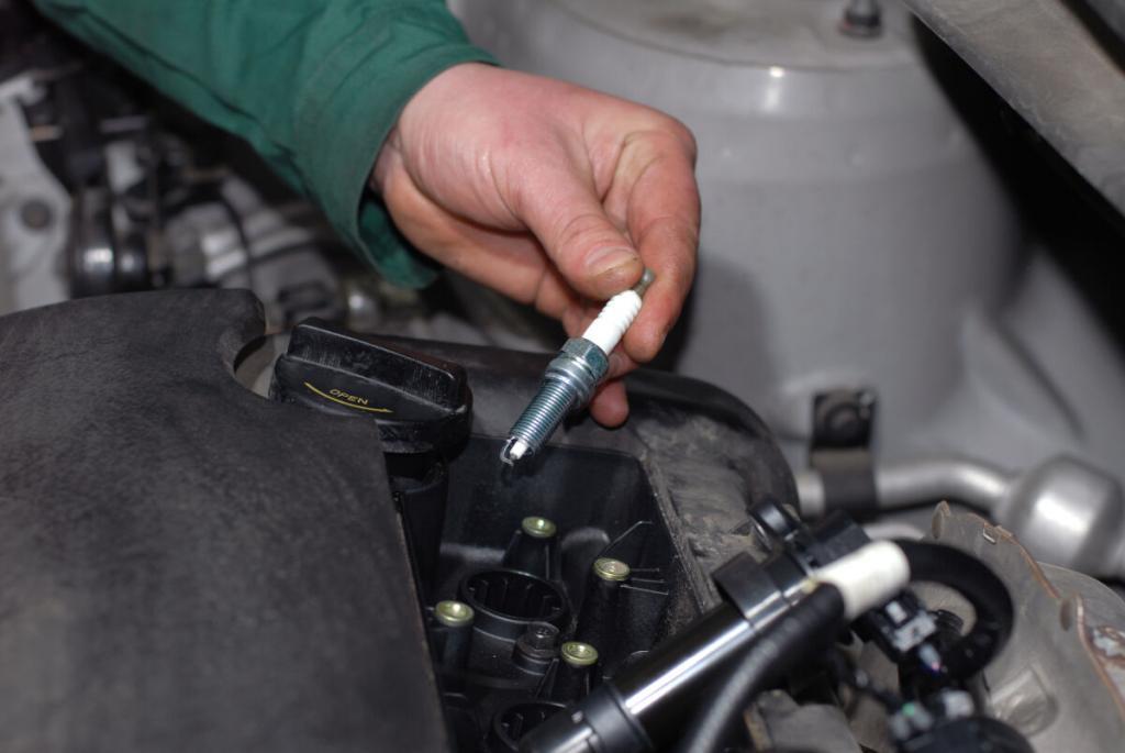How Tight Should Spark Plugs Be ? Updated 04/2024