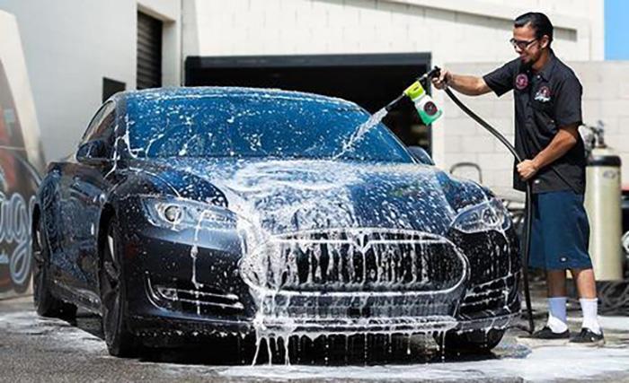 How To Wash A Black Car Without Water Spots-2