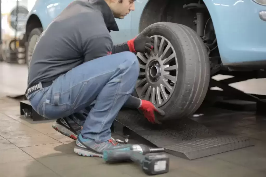 What To Do If You Dont Have The Tools When Your Tire Burst Updated 01/2023