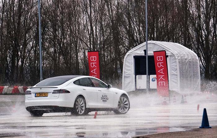 Can You Charge A Tesla In The Rain-2