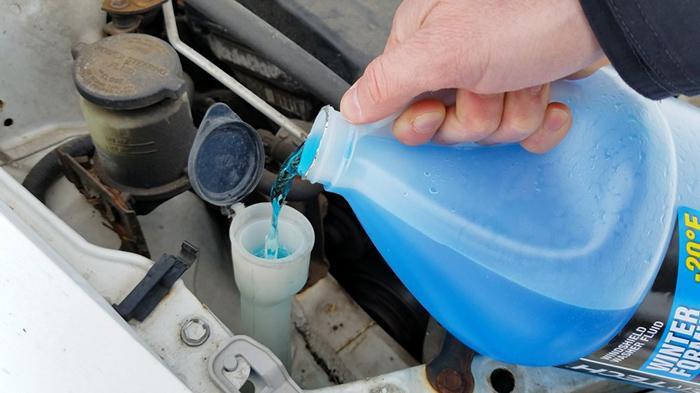 Can You Use Glass Cleaner As Windshield Wiper Fluid-3