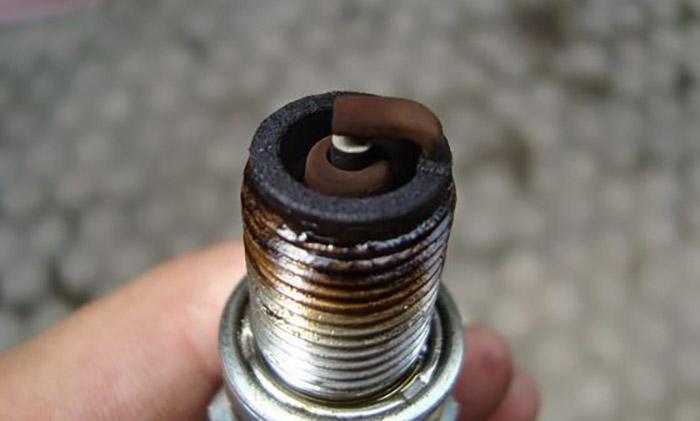 Causes And Easy Fixes Of A Black Spark Plugs-1