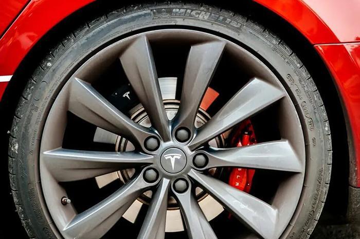 How Long Do Tesla Tires Last-3