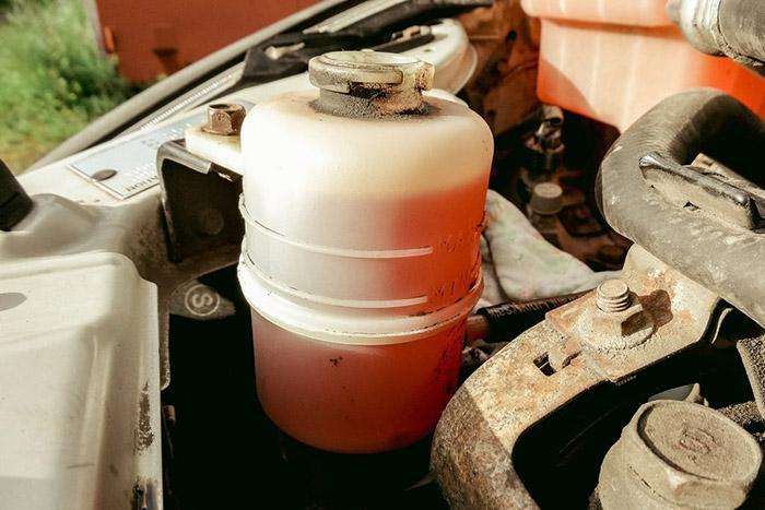 How To Know If Power Steering Fluid Is Low-2