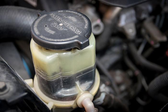 How To Know If Power Steering Fluid Is Low-3