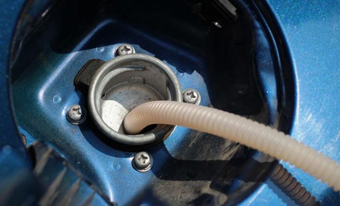 Can You Siphon Gas Out Of Newer Cars-2