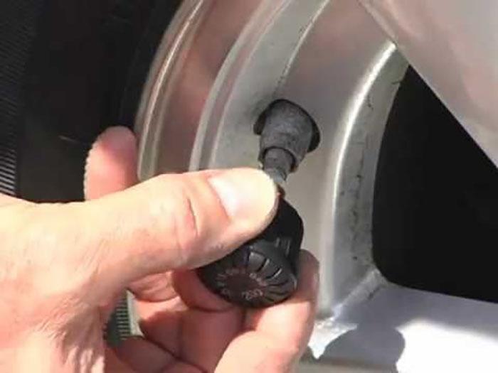 How To Install TPMS Sensors (3)